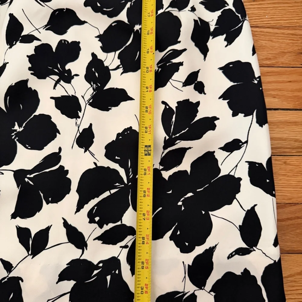 Ann Taylor Black and White Floral 100% Silk Shiftdress Size 4?: Preppy, Abstract - Picture 9 of 10